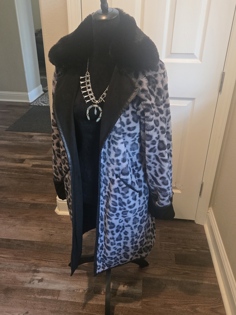 Double D Ranch Gray Leopard Print Teddy Coat with Black Collar